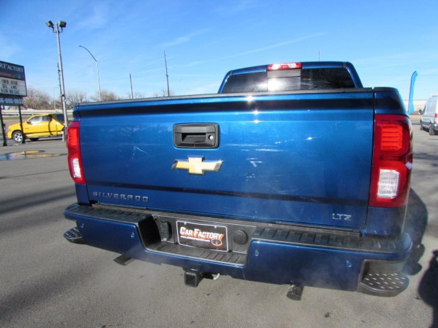 2017 Deep Ocean Blue Metallic /Gray Leather Chevrolet Silverado 1500 LTZ Z71 (3GCUKSEJ7HG) with an 6.2L Ecotec3 gasoline engine, 8 speed automatic transmission, located at 4562 State Avenue, Billings, MT, 59101, (406) 896-9833, 45.769516, -108.526772 - Photo#3